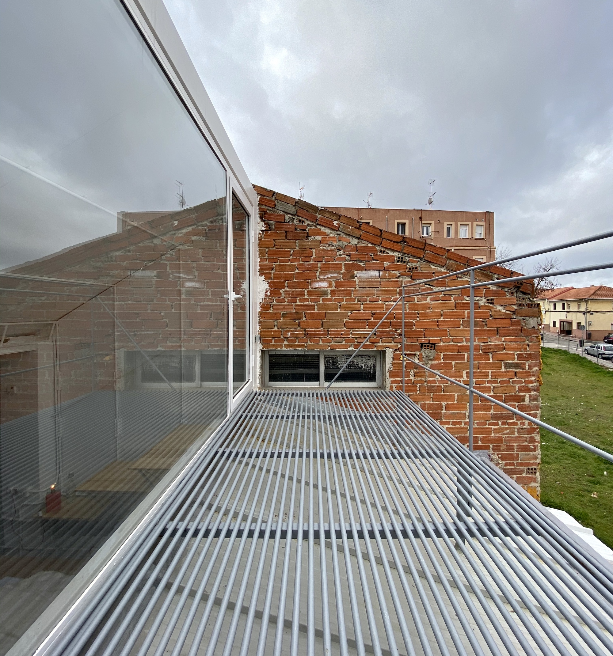 Topo's Shed Workspace and Housing / Pía Mendaro-39