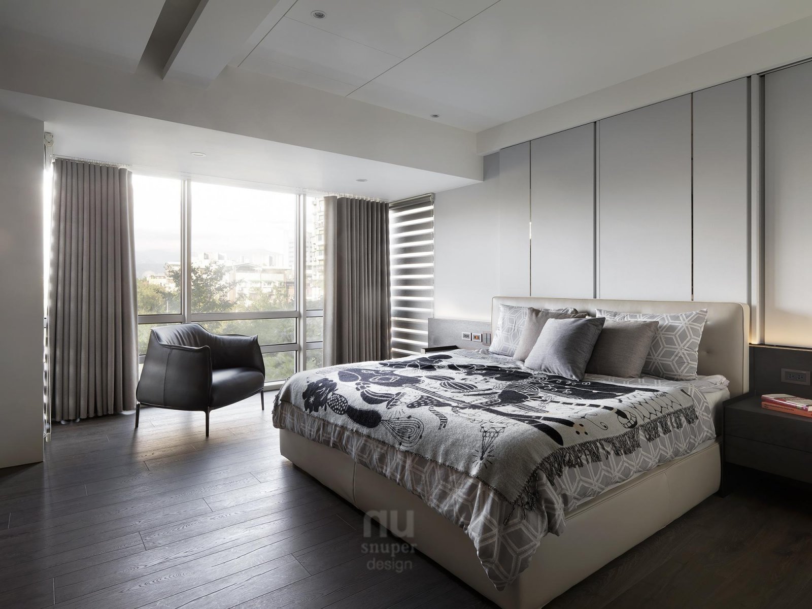 原味生活，书墙为背景的现代住宅设计-18