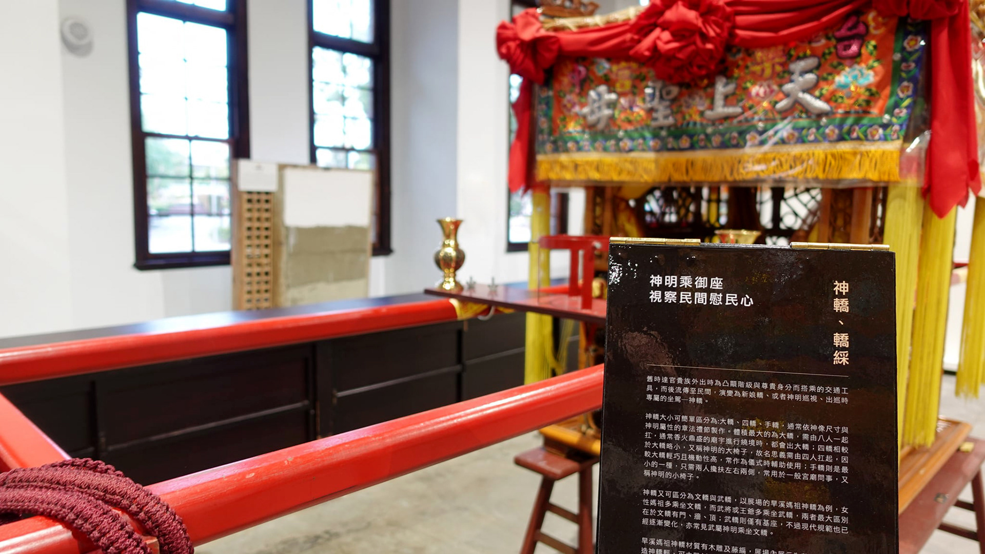 【神紋】穿梭絲縷間 刺繡產業展│視覺與展覽設計丨好位子團隊(視覺與展覽設計蘇品璇)-12