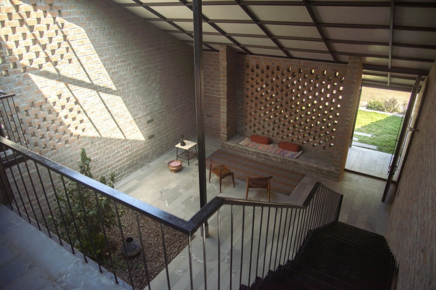 一半即更多 一栋在建房屋丨印度丨Atelier Shantanu Autade,Studioboxx-18