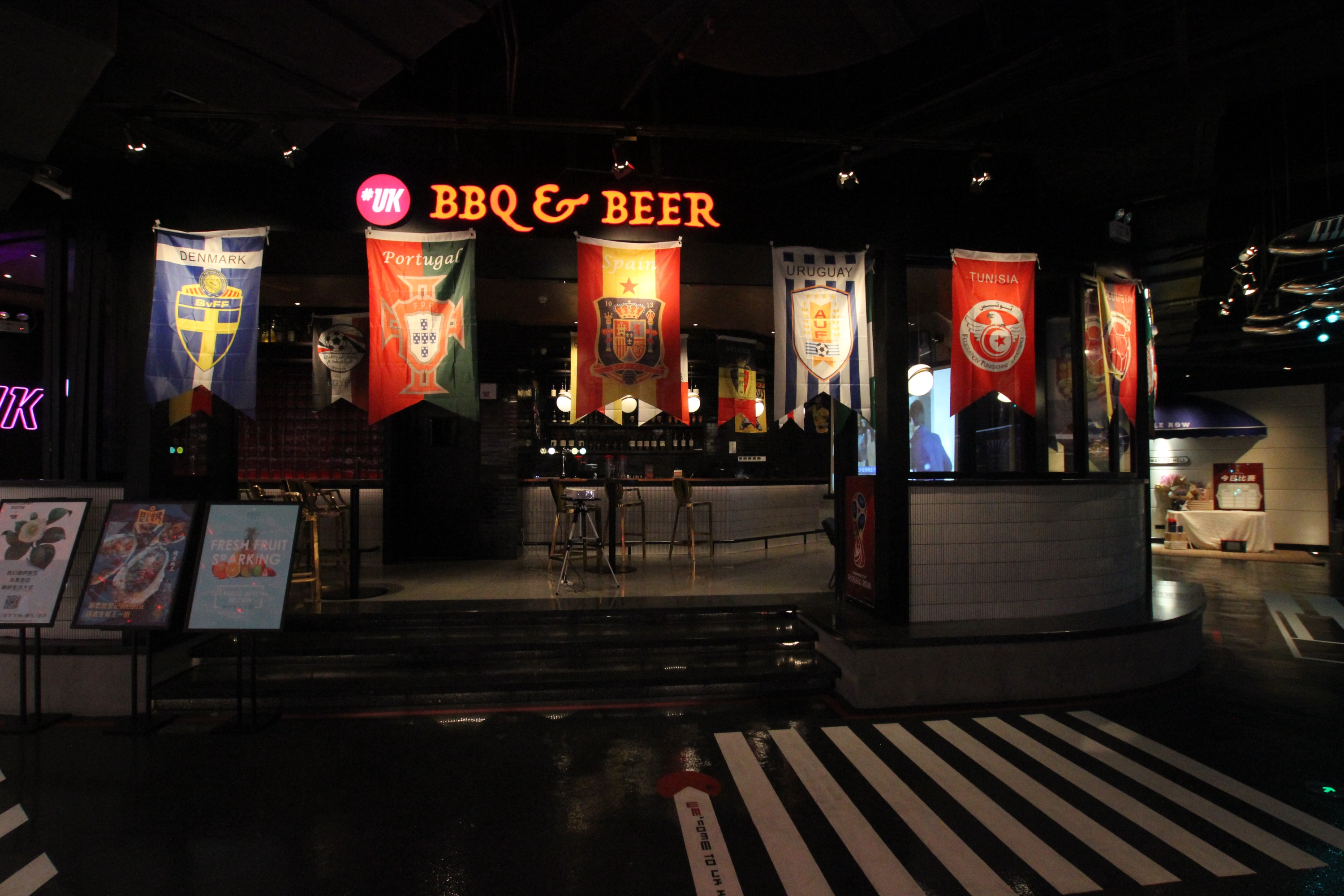 骑光穿越 | 埃素灯光设计营造主题街区场景化娱乐新体验-15