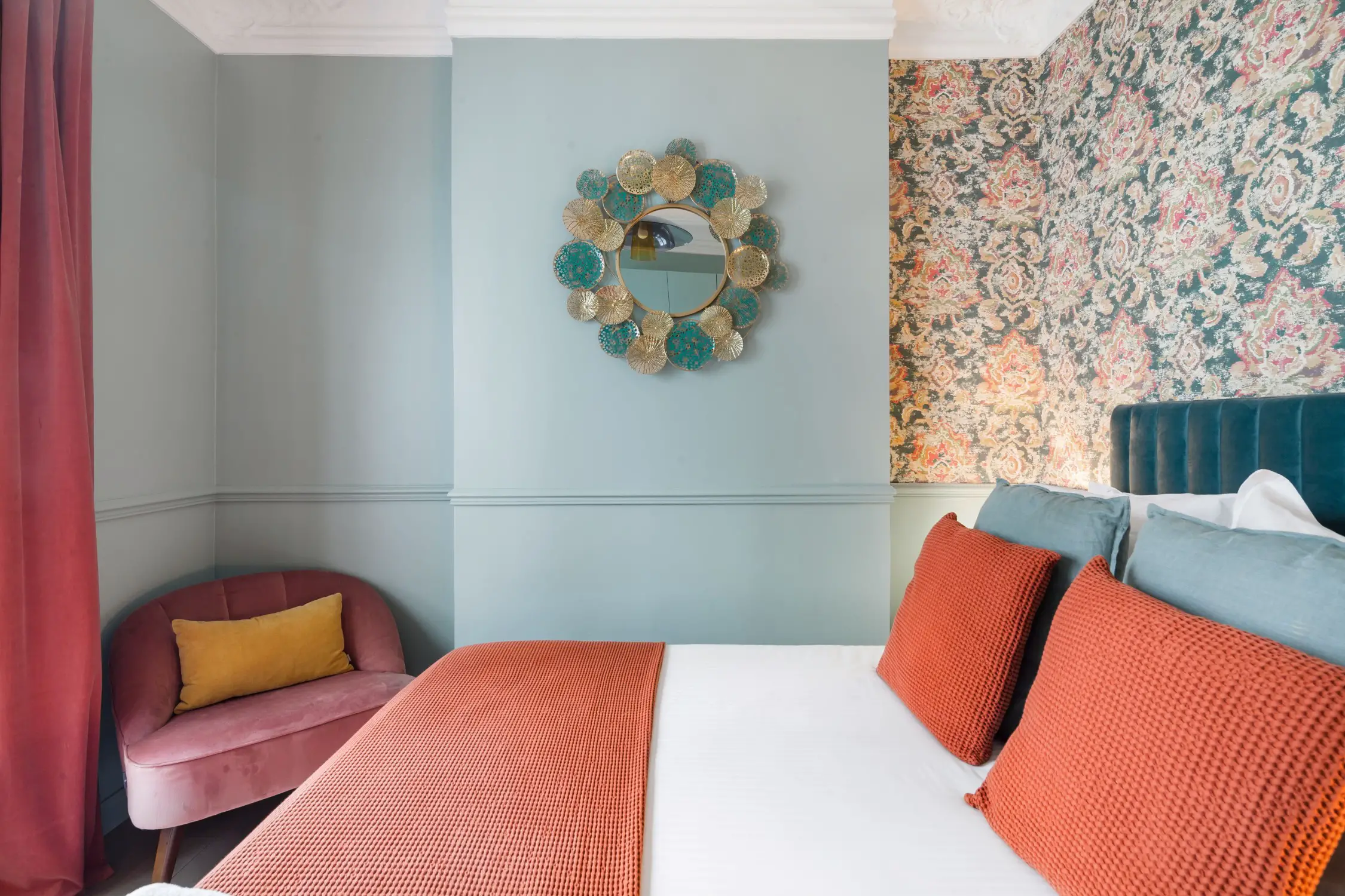 巴黎十九世纪公寓的彩色壁纸和独特设计-16