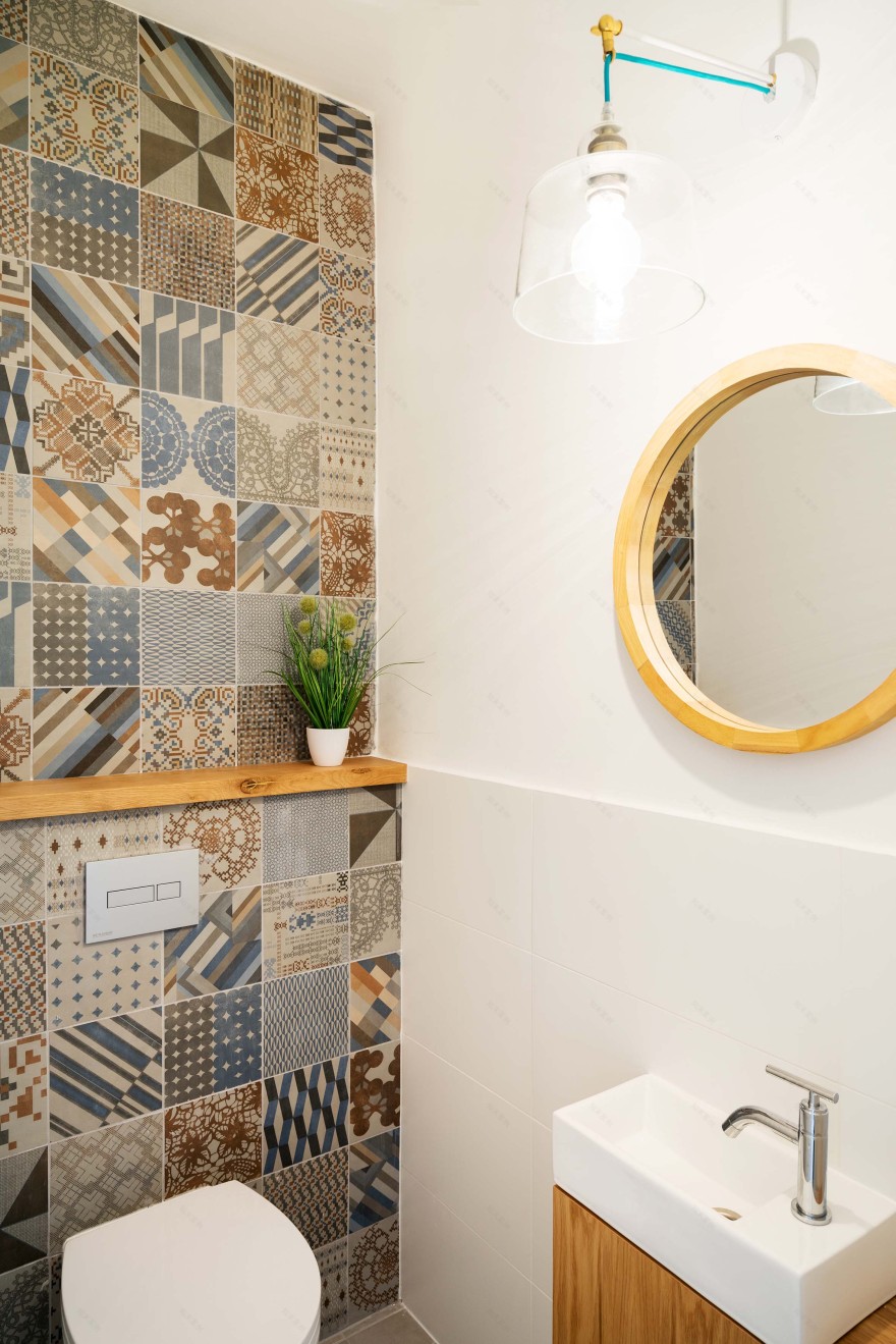 塔尔斯一家公寓 | 白砖蓝墙营造现代温馨空间-7