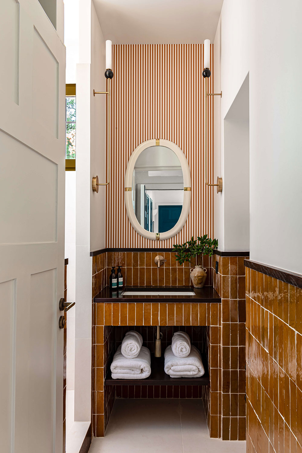 在法国美丽的宾馆设计中运用色彩和装饰进行创作-20