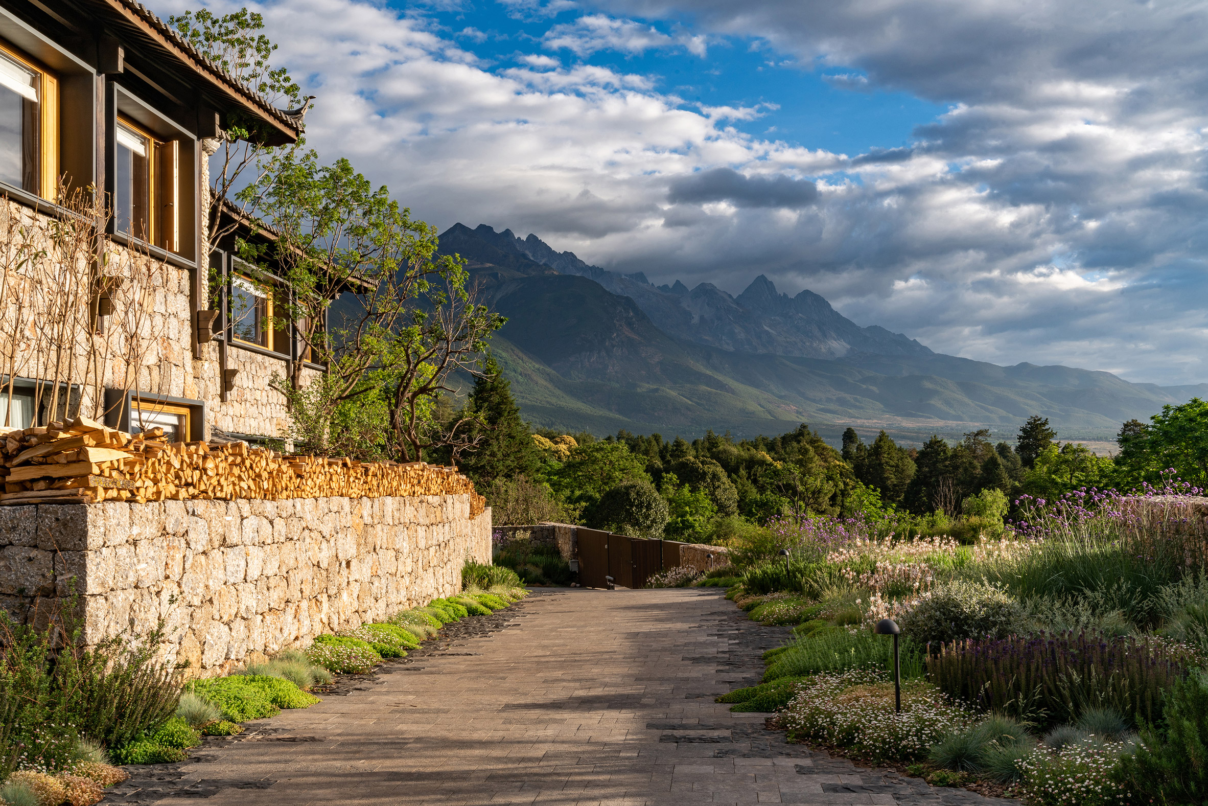 丽江 Hylla Vintage 酒店的 Hylla 高山花园 | 传统与现代的完美融合-34