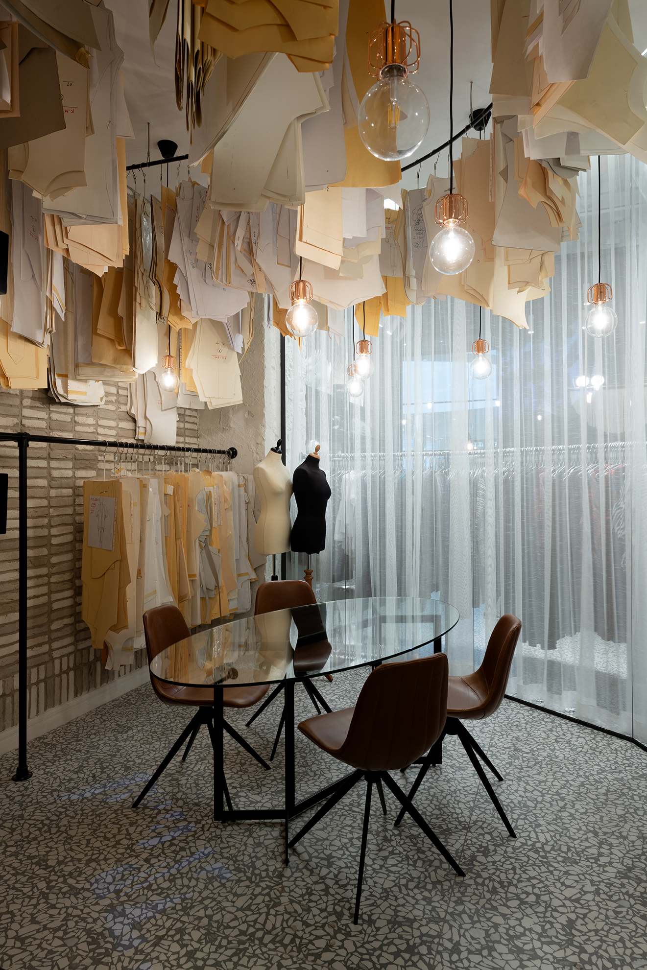 凯伦·米兹拉希的展示厅-28