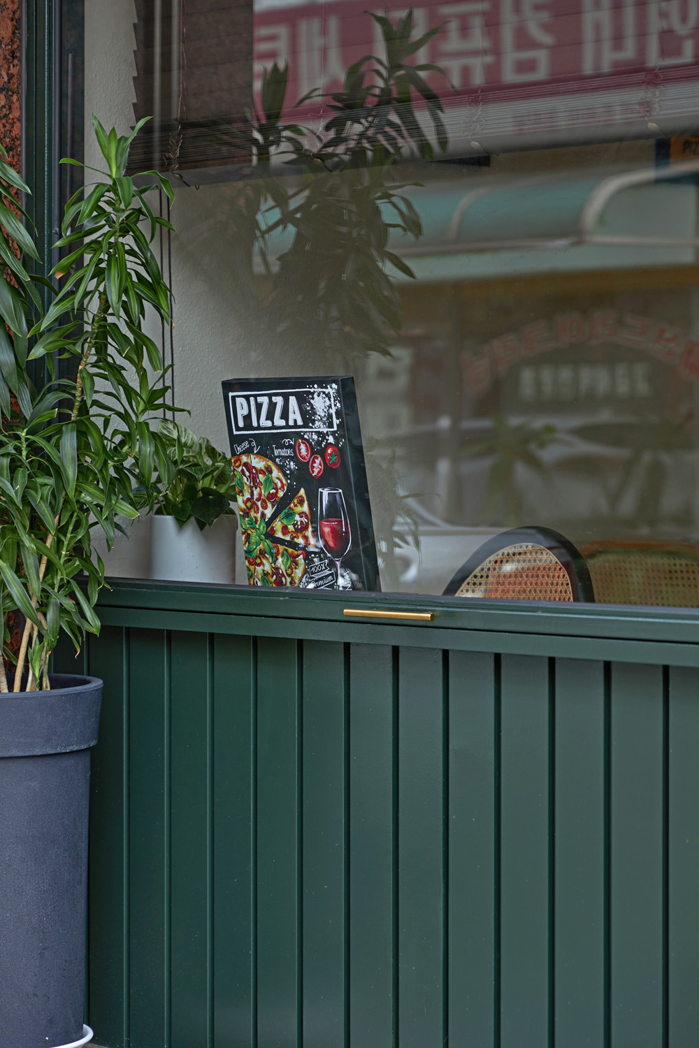 彩色点睛，7 平米小店的独特设计-9