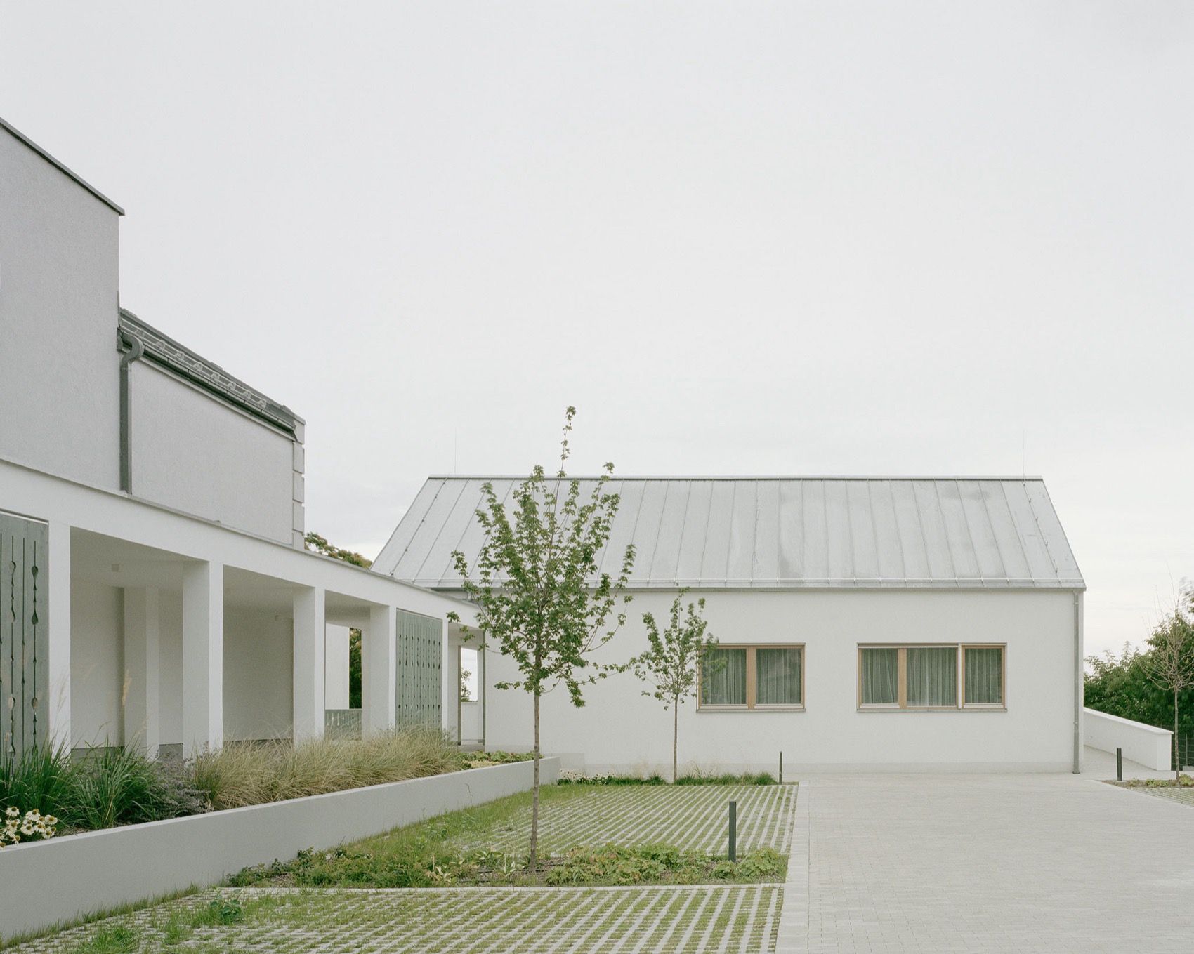 教堂后院中的幼儿园，匈牙利 / Archikon Architects-12