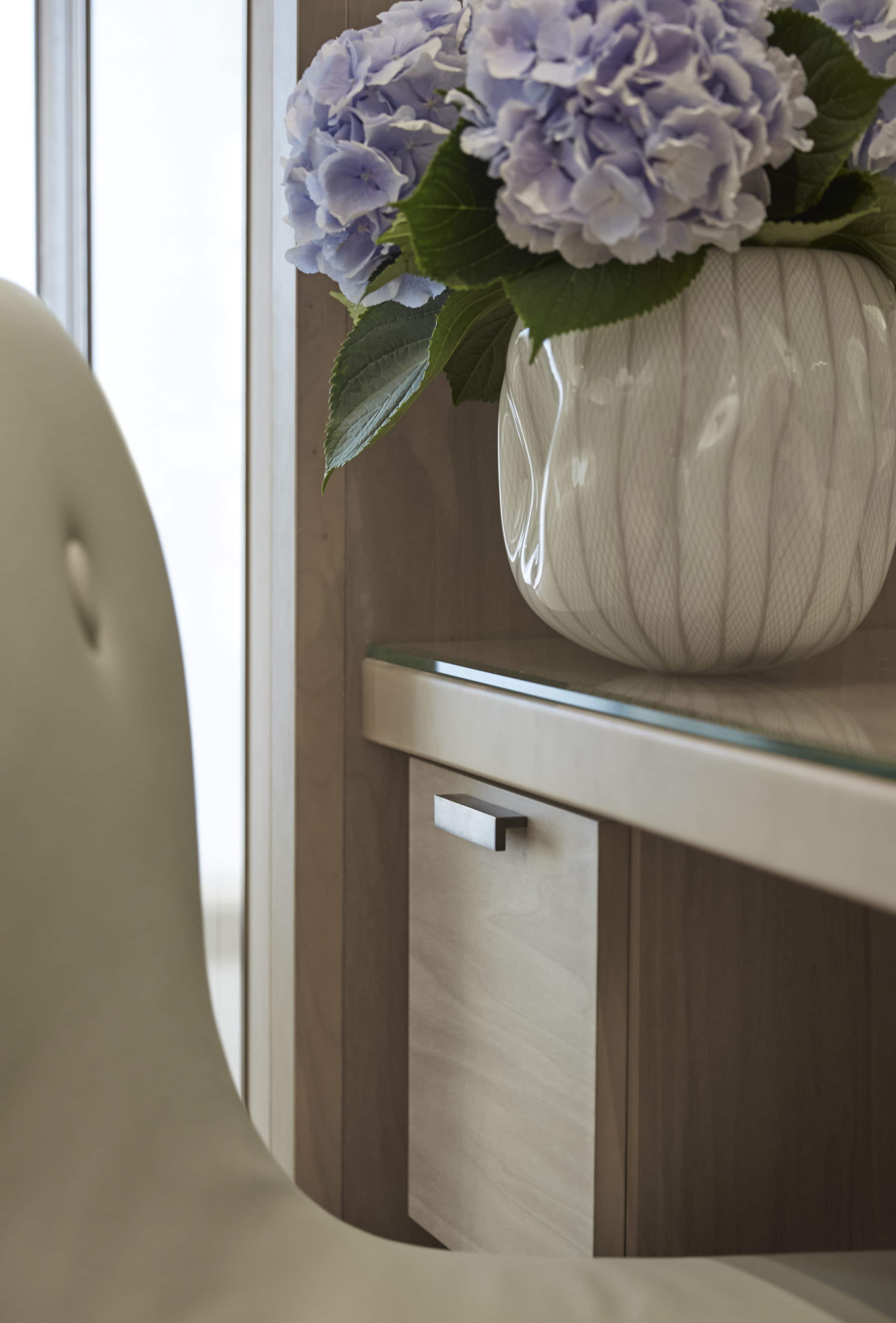 How to use flowers to decorate the home - Helen Green Design-5