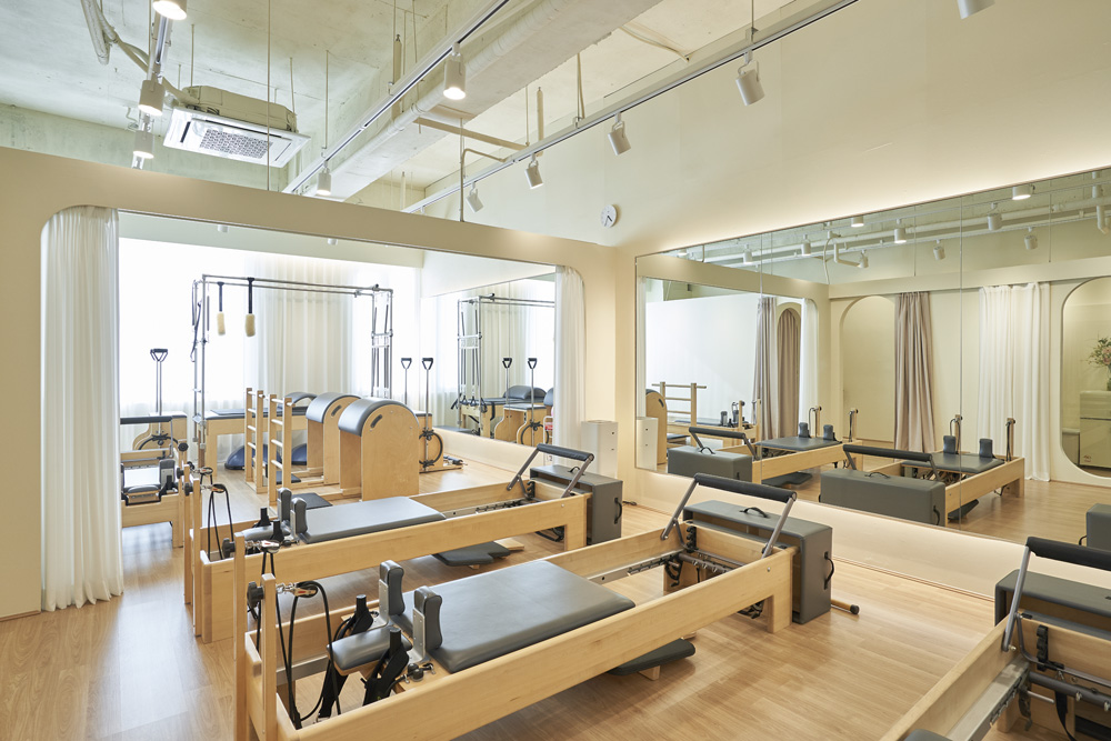 白色与木质，打造高级设计感的 20 平米公寓-9