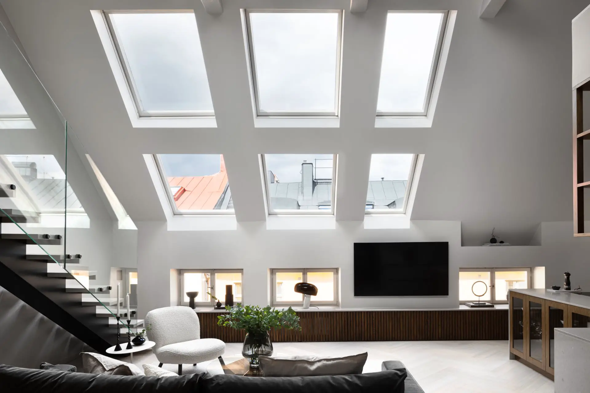 瑞典独特设计复式公寓，尽享城市宁静美景-1