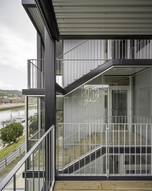 河滨重生 · 2A Dique 街老建筑翻新丨西班牙丨Behark-20