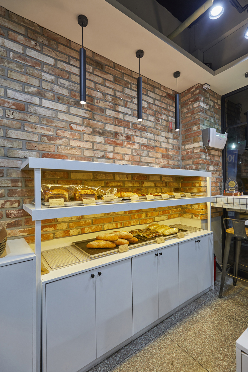 现代简约风 10 坪咖啡厅，打造温馨小空间-8