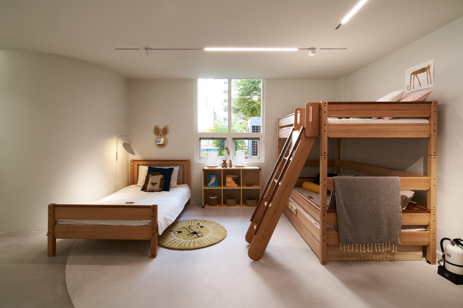 白色与木纹，高品质儿童家具设计-5