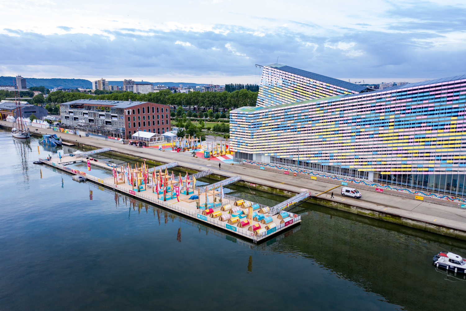 法国鲁昂临时公园·绚丽多彩的帆船造型-23