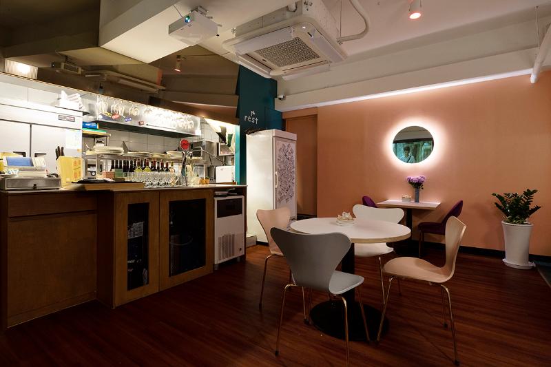 现代简约风餐厅，点睛之笔的 14 平米空间设计-3