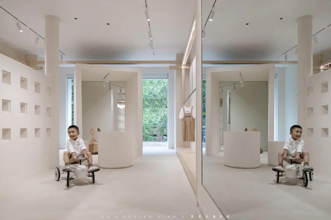 打破重组构建新秩序,南京 100㎡童装店设计展示创新空间美学-35
