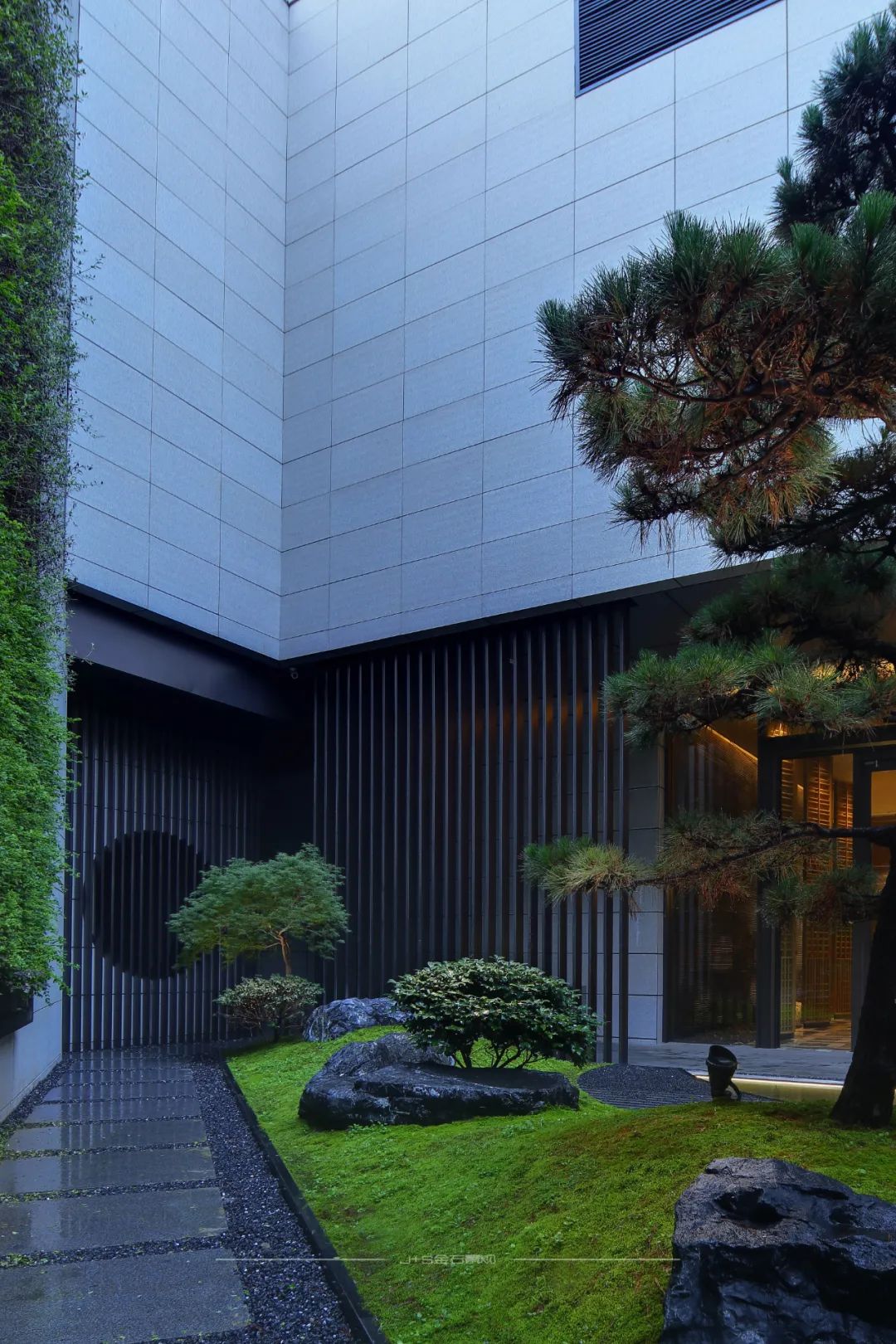 南京长江之舟华邑酒店中庭 | 融山水之景,显古典园林之美-31