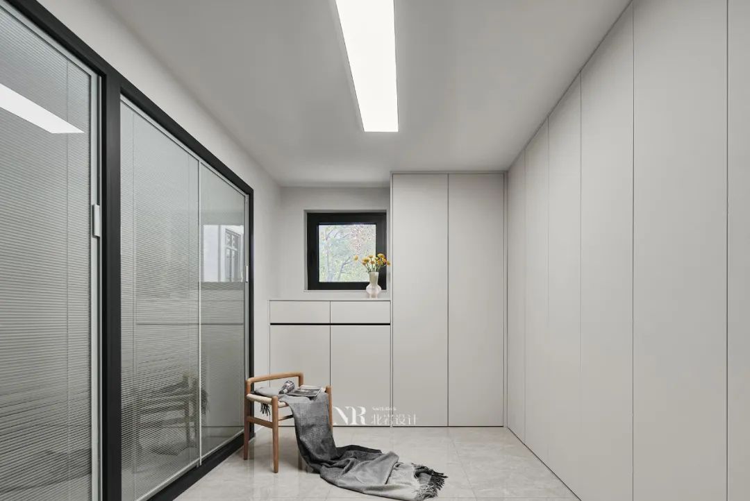 光影里的家 · 通透大宅的舒适设计丨中国南京丨北岩设计-91