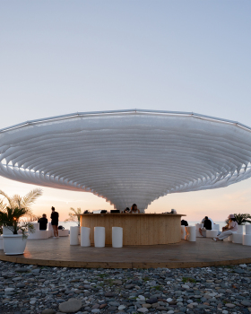 梅阿玛收藏海滩酒吧丨Khmaladze Architects