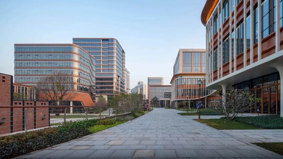 设计赋能，成就建筑美学典范▎华为广东区域总部-28