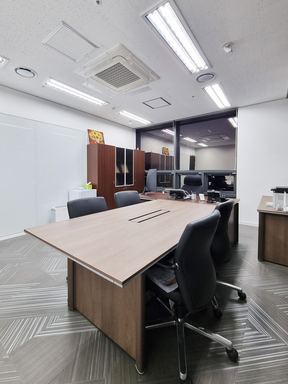 汉艺时论 | 白色调打造 47 平米极简办公空间-14