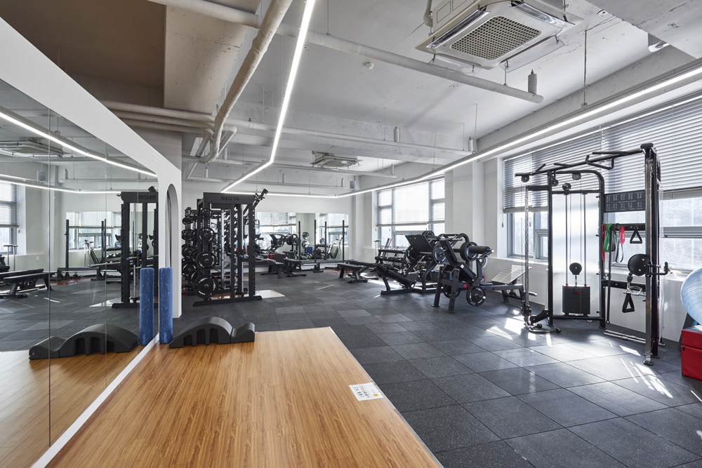 简约白调，70 平私人健身中心的精致设计-5