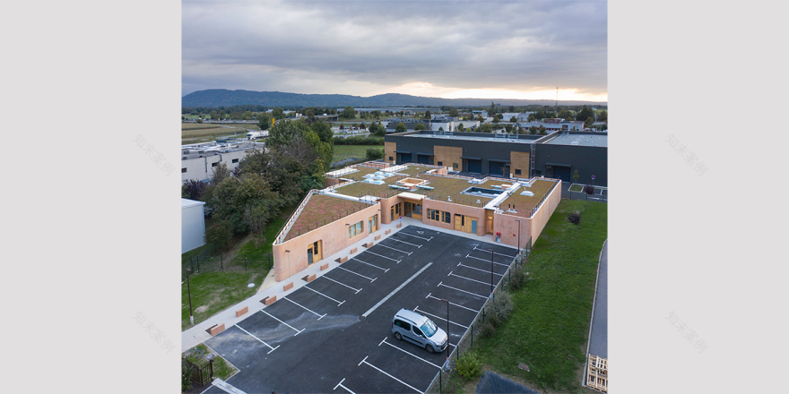 Pôle petite enfance aux couleurs locales - CoCo architectureCoCo architecture-19