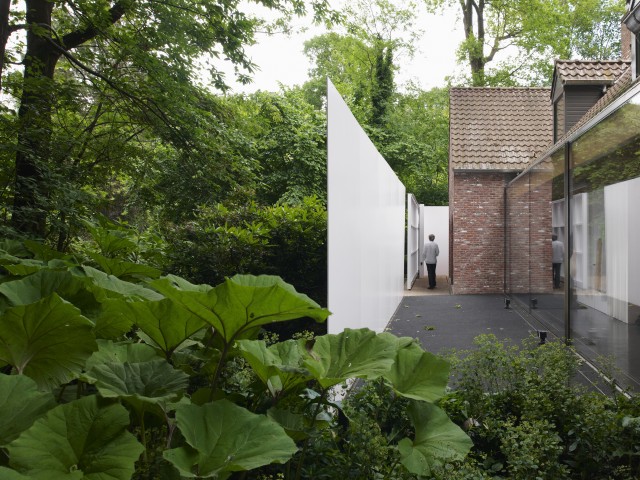 艺经济 北纬51度东经4度

注：Arteconomy是一个可能由art（艺术）和economy（经济）组合而成的自创词，这里暂译为艺经济  丨比利时-43