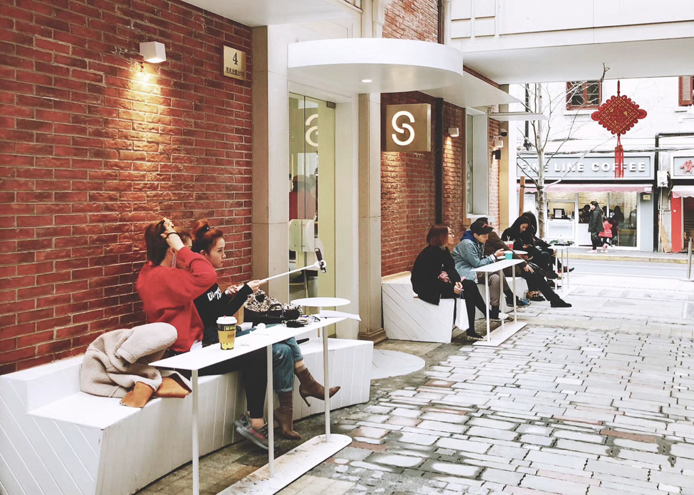 上海繁华商圈的宁静咖啡空间-11