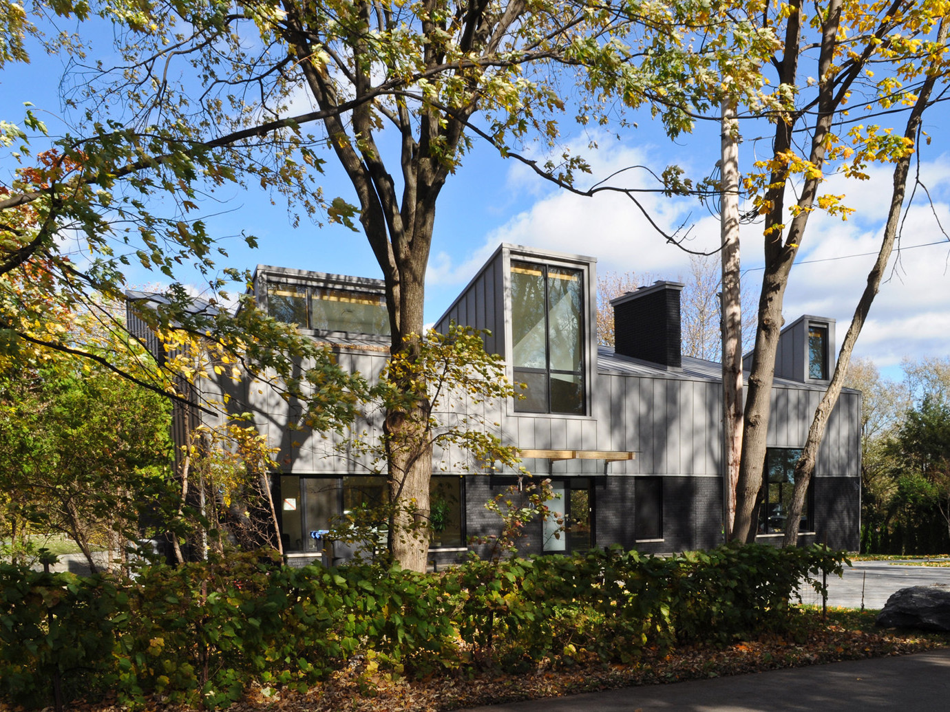 加拿大魁北克 Crisan House 别墅 | 自然采光与环保设计的完美结合-17