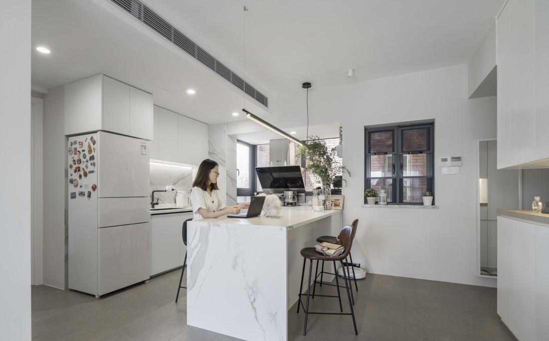 平层诗意栖居 | 灰阶 X 木色打造舒适五口之家-22