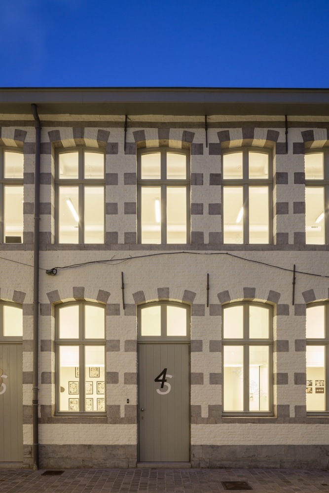 比利时十八世纪连栋住宅的现代翻新-72