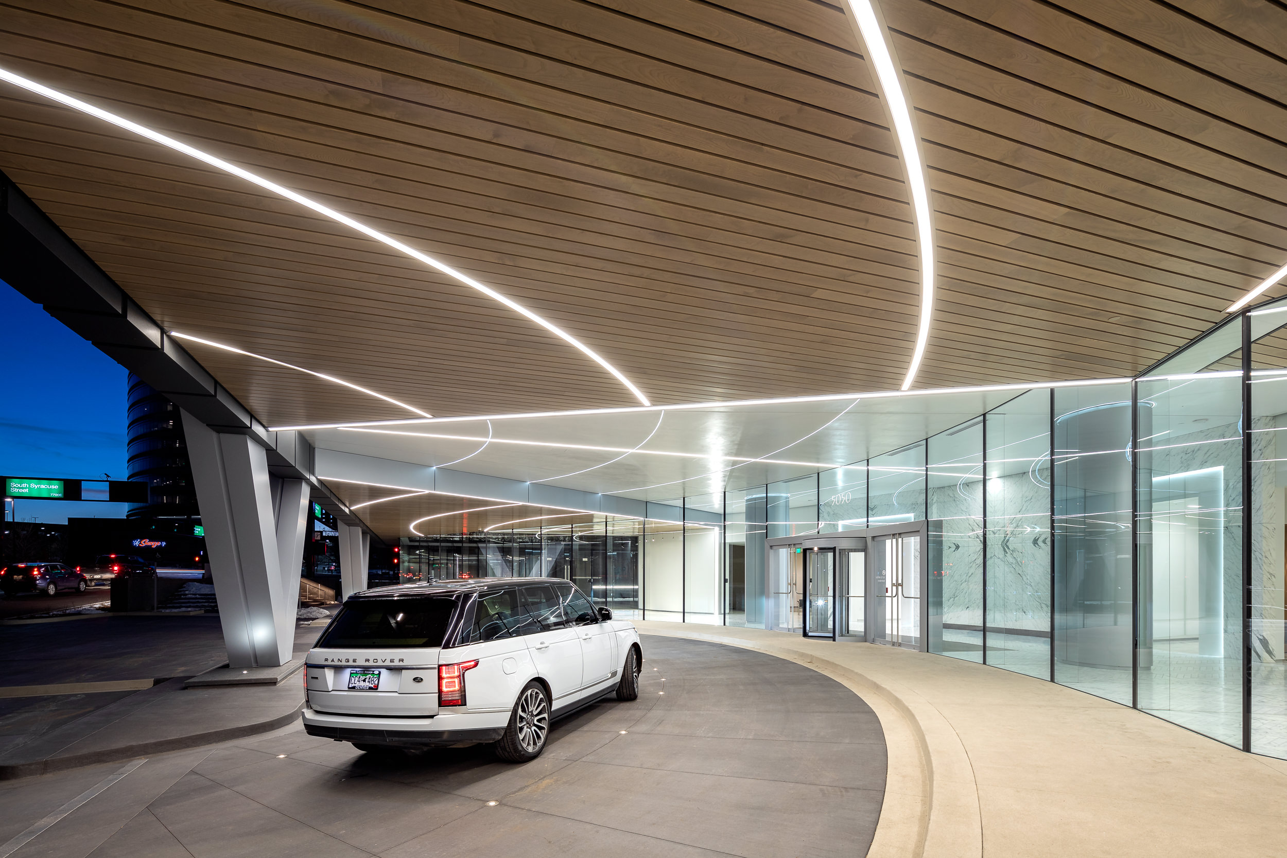 丹佛科技中心 50 Fifty 办公大楼 | 颠覆传统办公环境的设计-10