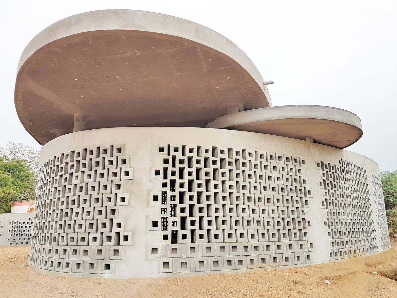 印度低成本社区中心,混凝土螺旋墙展现独特魅力-32