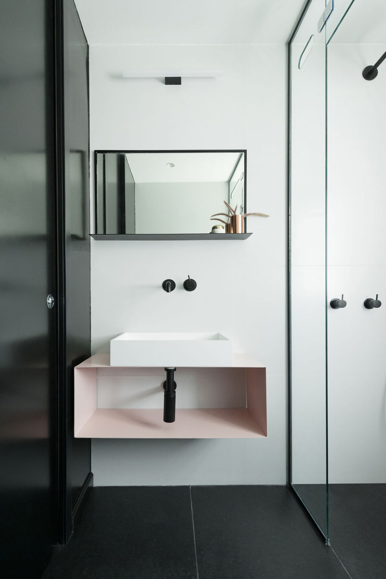 A 72 Square Meter Apartment in the Center of Tel Aviv-16