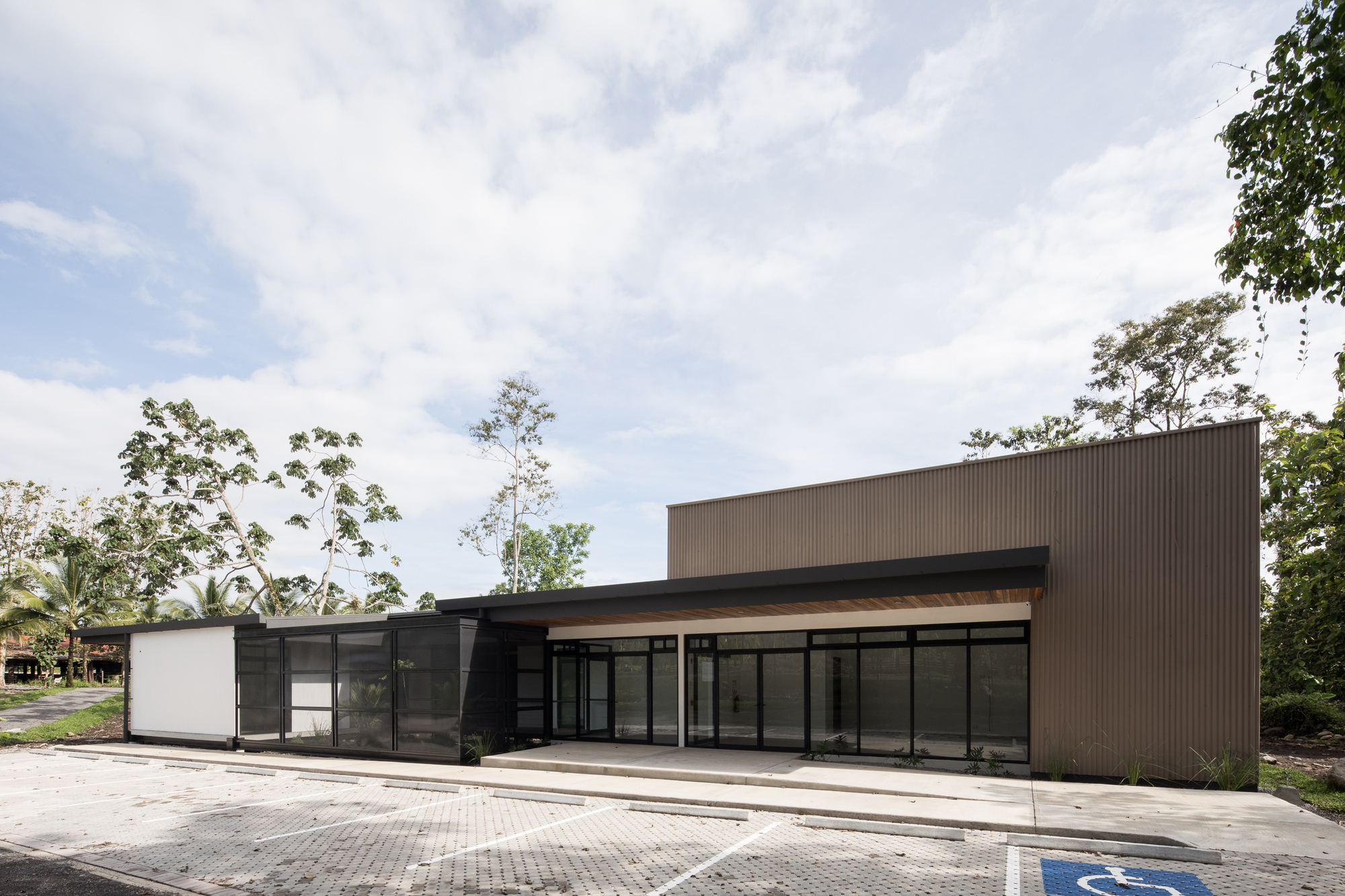 绿意盎然的自然之居 | 利蒙 UPL 运营中心设计-24