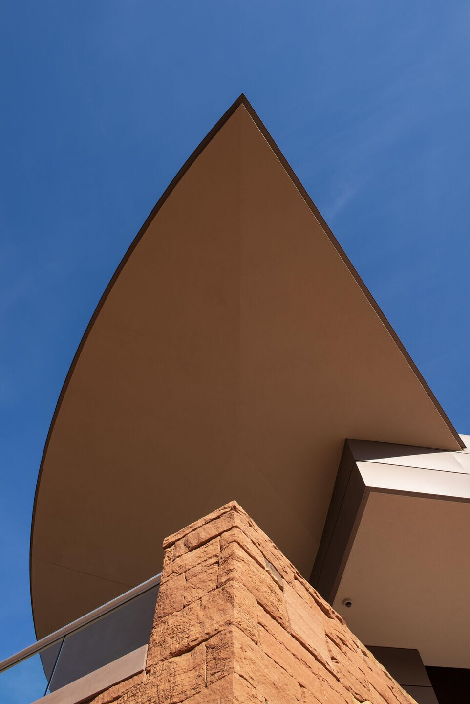 美国亚利桑那州塞多纳“月亮门”别墅,自然与现代的完美融合-16