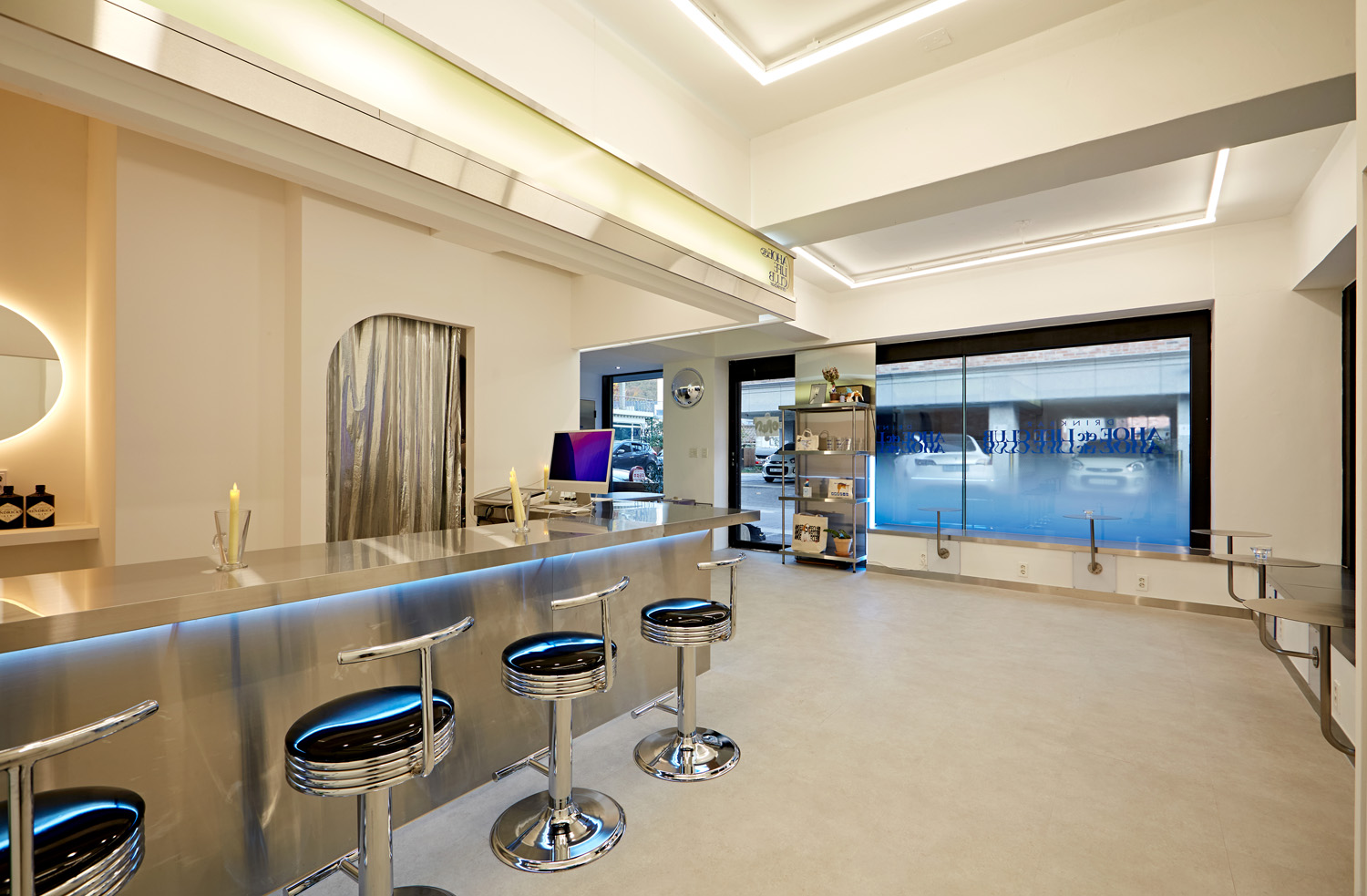 现代简约 18 平米咖啡厅设计-5