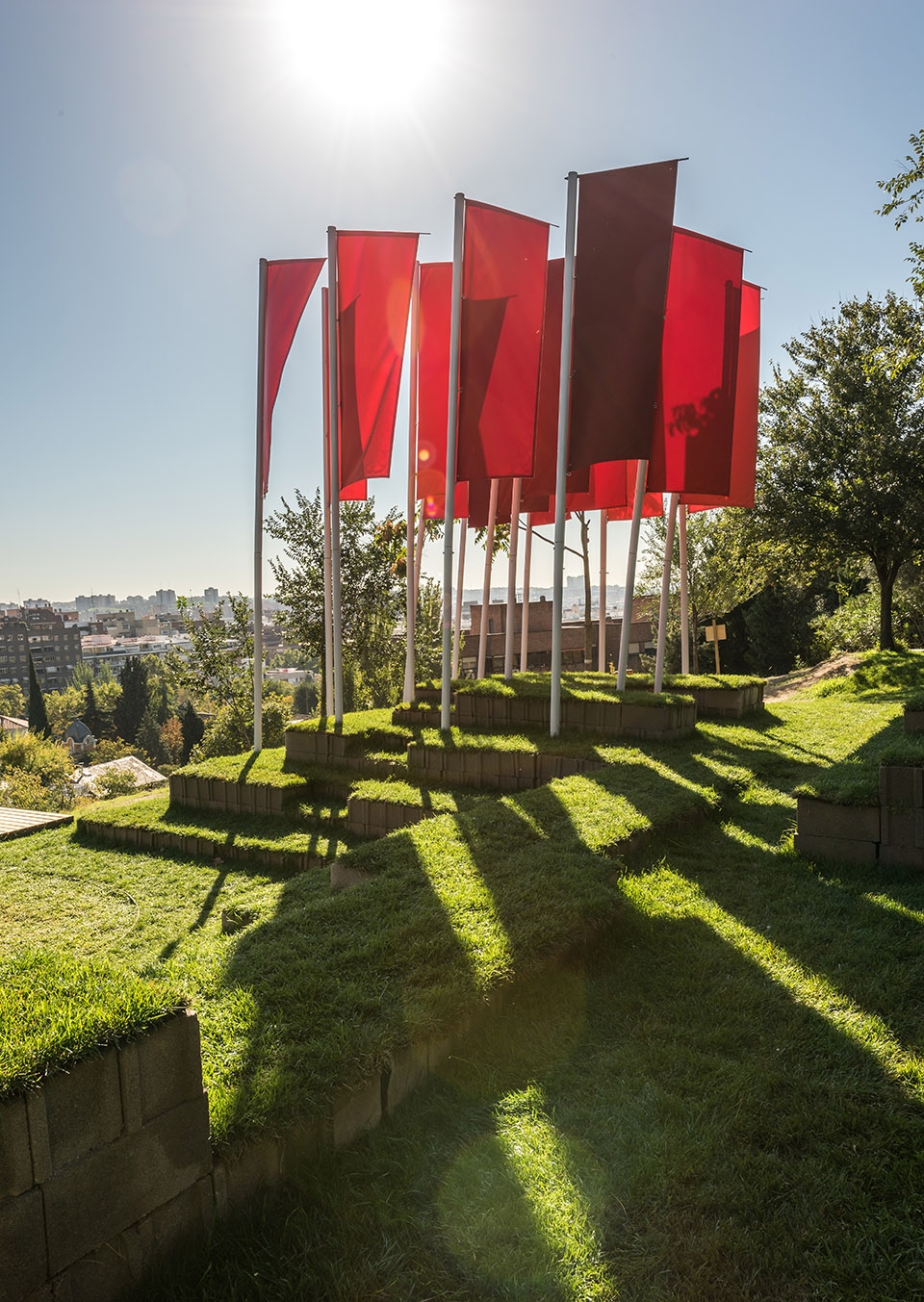 马德里戏剧学院“El Olimpo”公共空间 · 校园荒地的创意改造-15