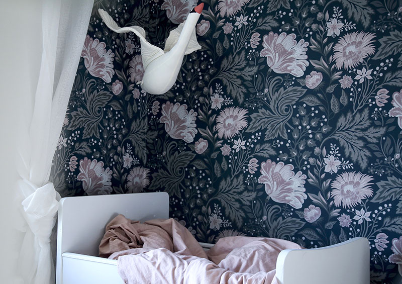 梦幻童趣，Sandberg 打造暗色调童话世界儿童壁纸-1