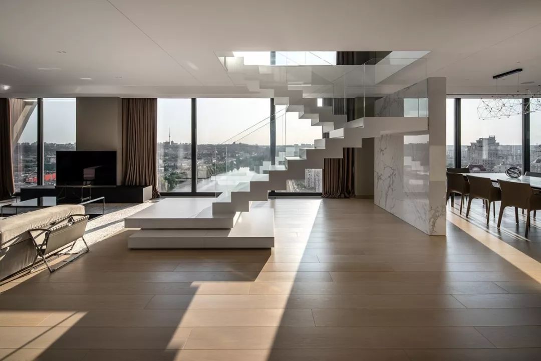 MONO architects 打造顶层公寓,诠释自由空间与光线之美-13