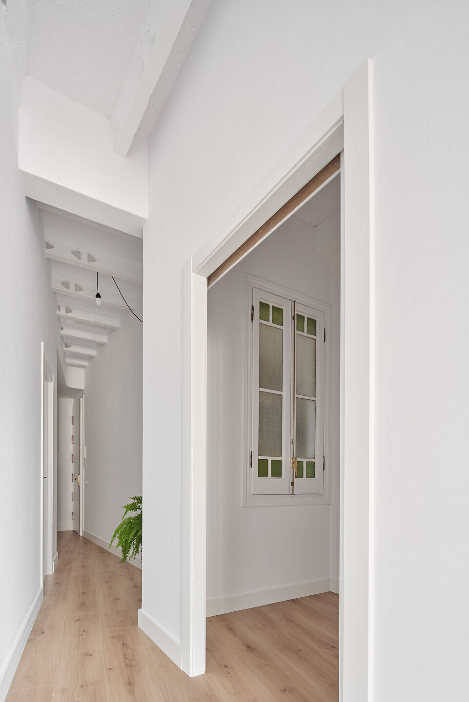 巴塞罗那二层公寓的翻新设计-18