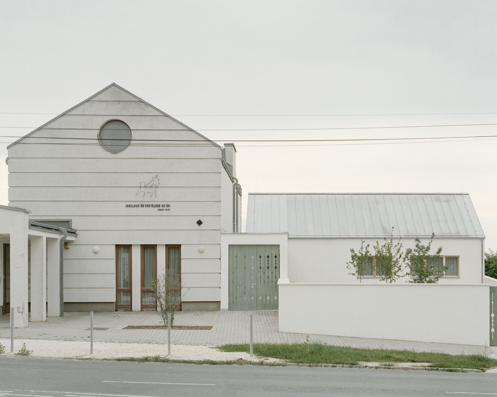教堂后院中的幼儿园，匈牙利 / Archikon Architects-6