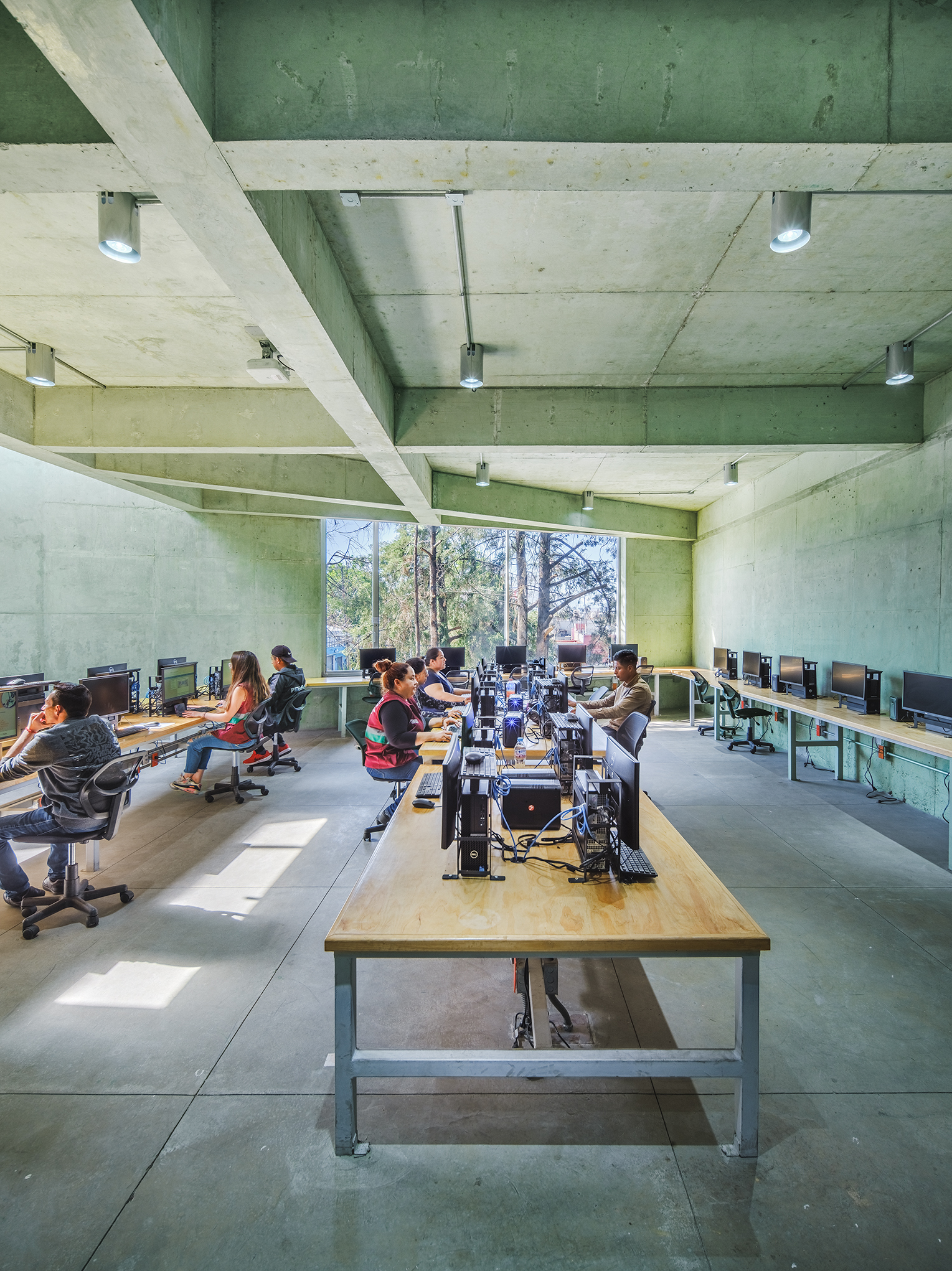 墨西哥市推動 PILARES 計畫：WORKac 與 Ignacio Urquiza Arquitectos 用綠色混凝土建造社區活動中心，在弱勢地區點燃希望之光 | FAM-44