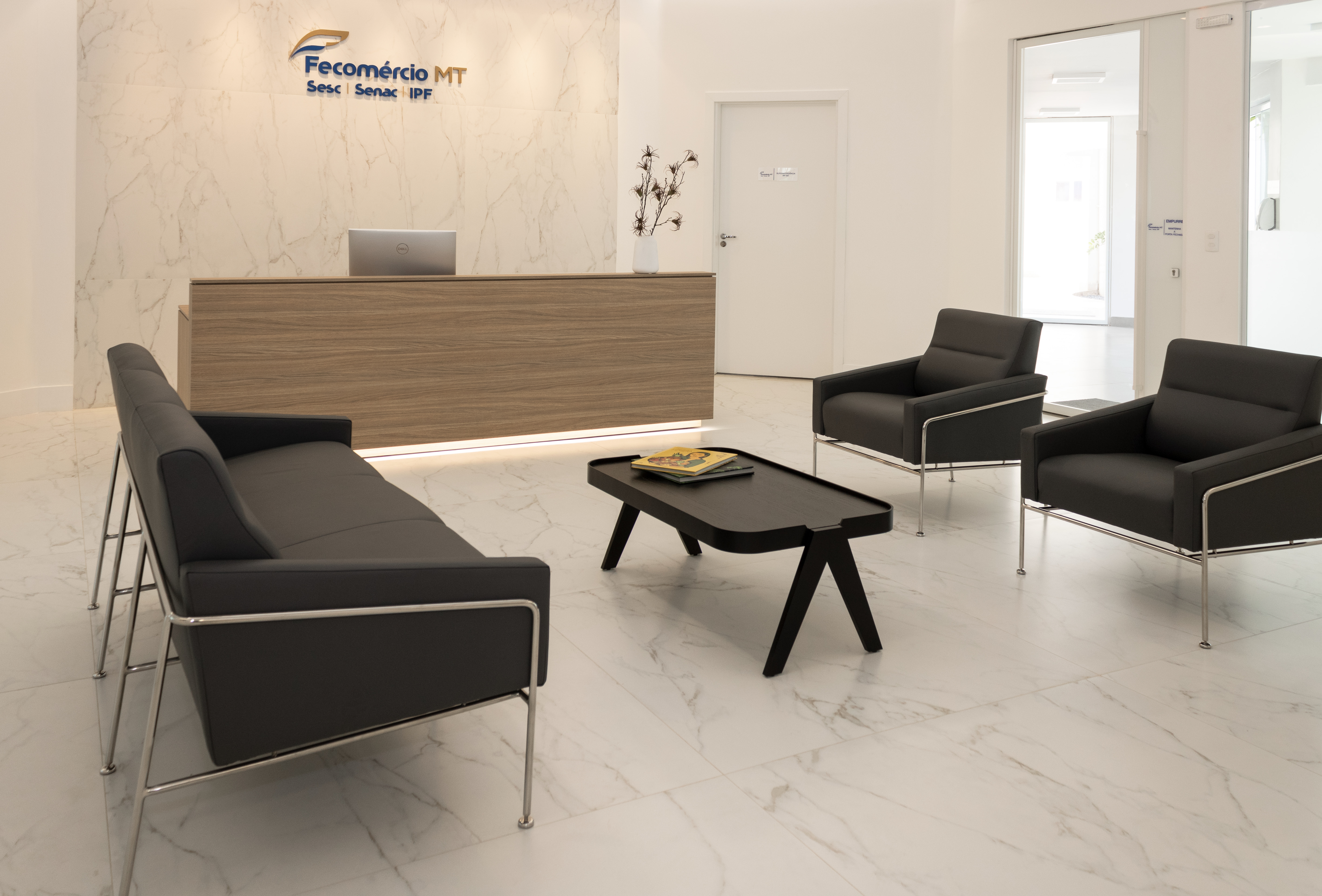 MMEB Arquitetos 打造现代商业空间-17