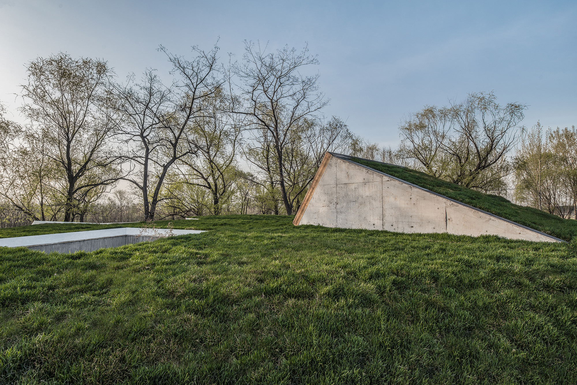 Waterside Buddist Shrine / ARCHSTUDIO-42