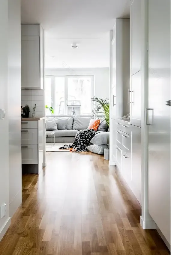 镜子的创意安装 | 藏在沙发后的艺术-17