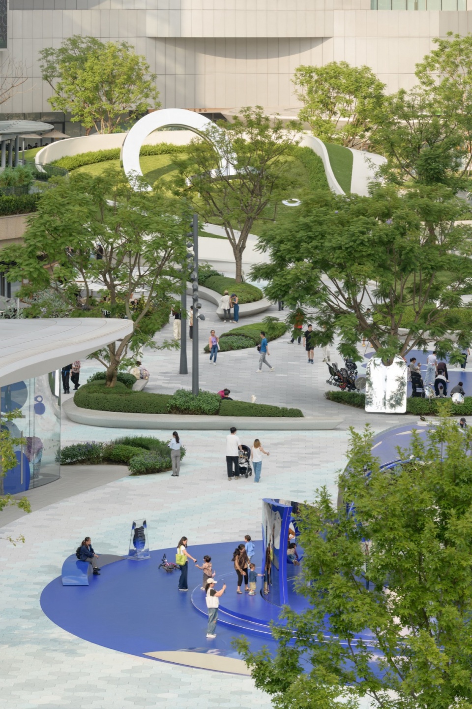 成都万象城公共广场改造设计丨中国成都丨扎哈·哈迪德建筑事务所,FLO景观设计事务所等-23