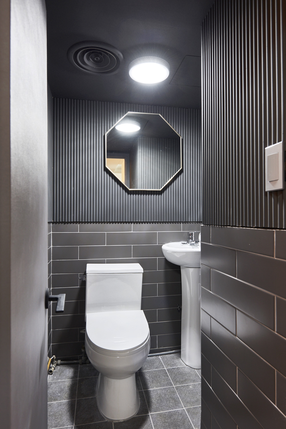 首尔江南区的极简餐厅设计-11